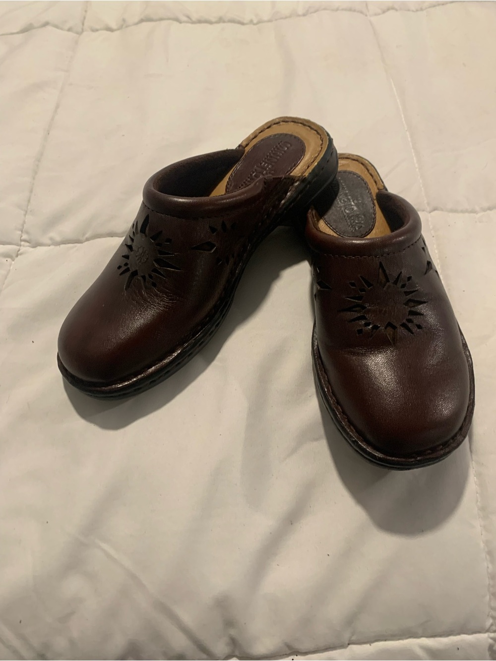 Minnetonka Brown Women’s Slip-On Mules with Sun Cutout